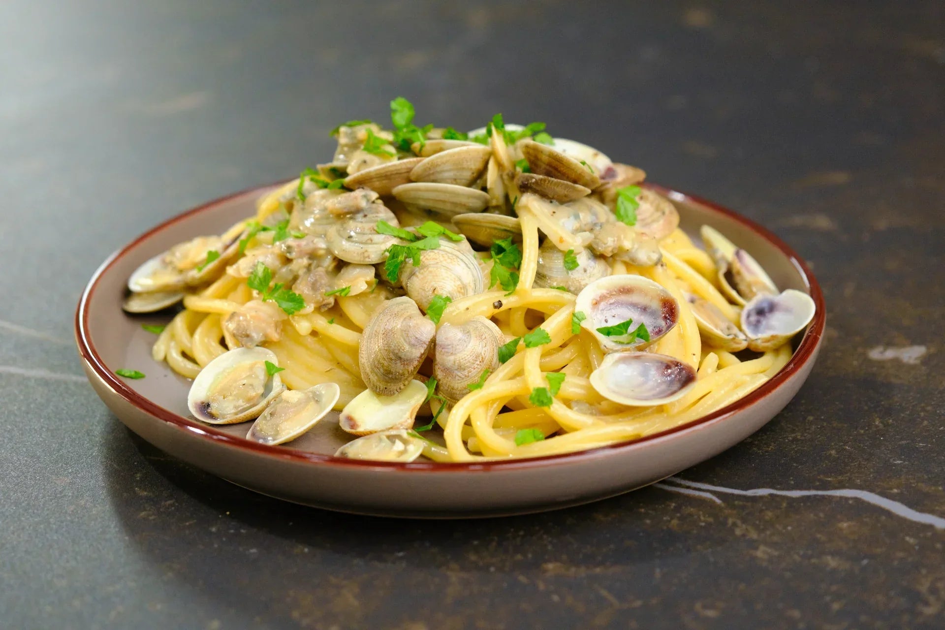How To Make Spaghetti Alle Vongole Authentic Italian Seafood Pasta R how-to-make-spaghetti-alle-vongole-authentic-italian-seafood-pasta-r